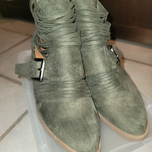 Army green cut-out boots - Picture 5 of 13